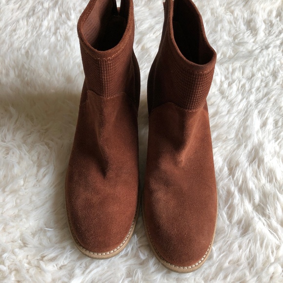 ❌SOLD❌NEW Aquatalia Tricia Suede Ankle Bootie - Picture 4 of 8